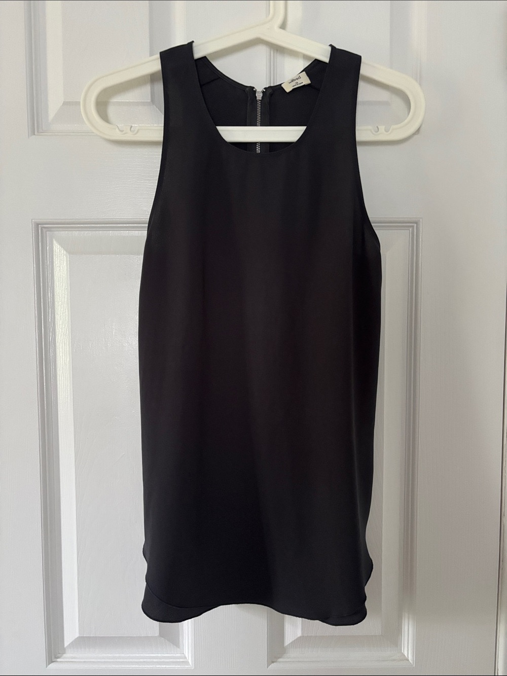 Aritzia Wilfred xs Sleeveless Camisole with zipper in back